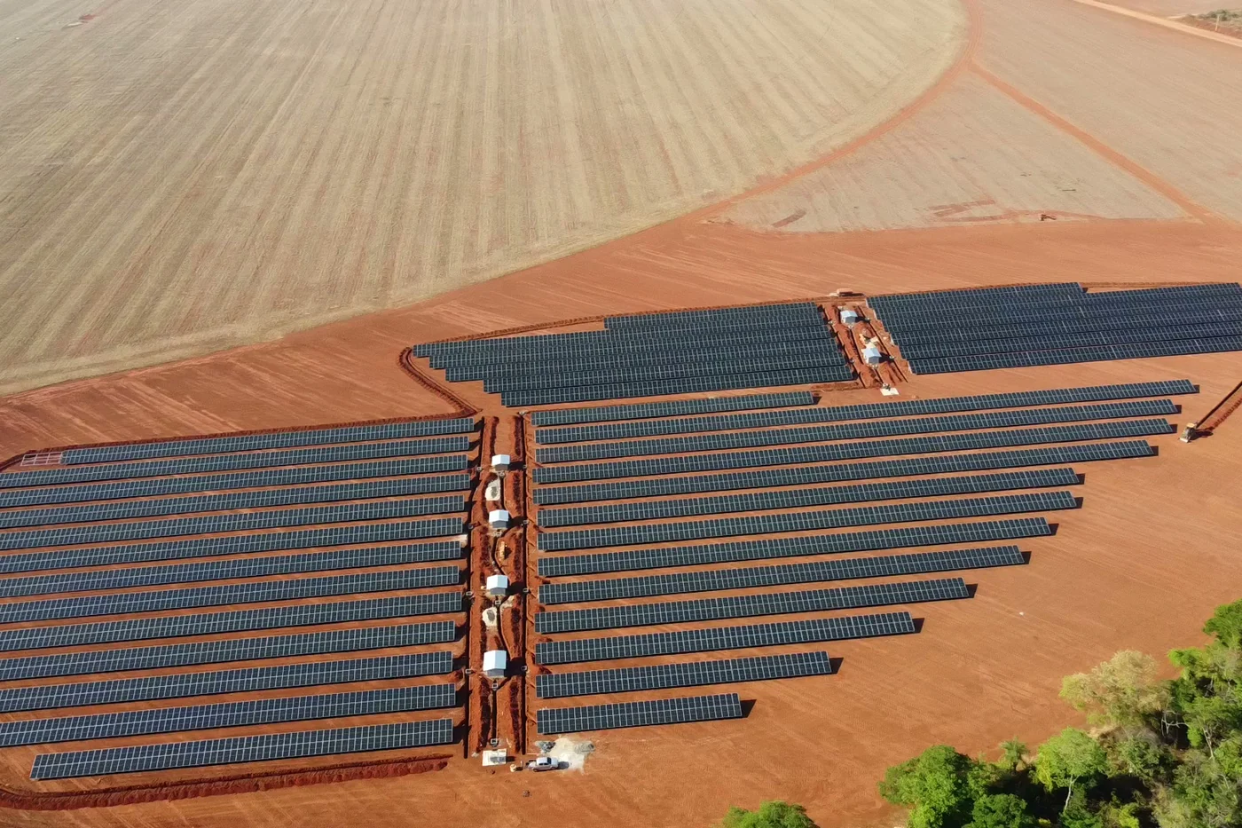 Usina solar de 6 MW — projeto de grande porte da CLF